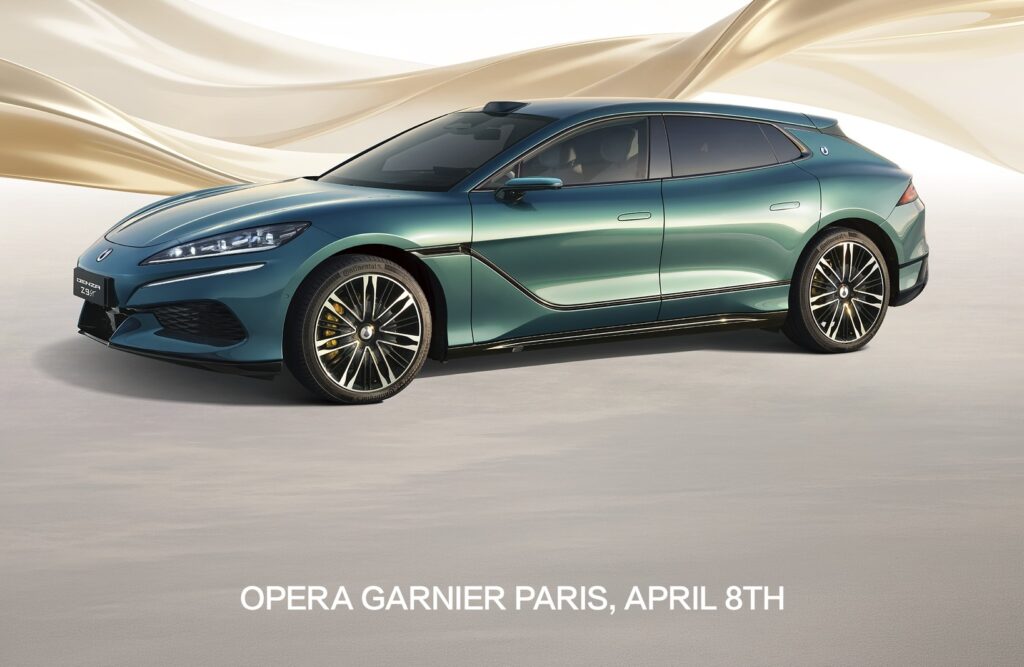 James Bond v Pařížské opeře: Značka BYD s prémiovou divizí Denza se chystá dobýt Evropu