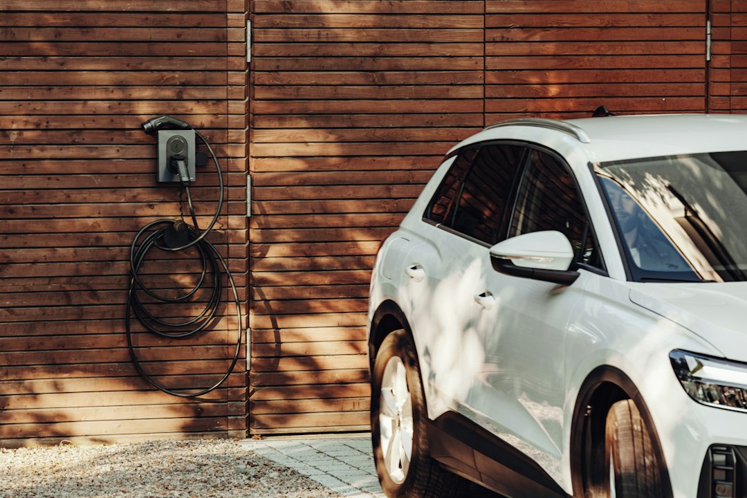 Elektromobil během domácího nabíjení