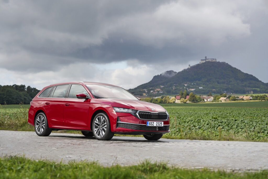 Škoda Octavia Full Hybrid na oficiální fotografii Škoda Auto